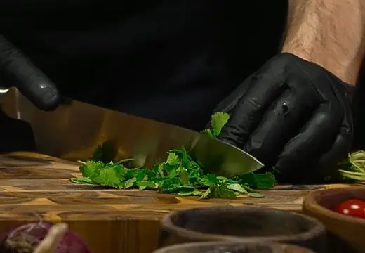Slice the parsley